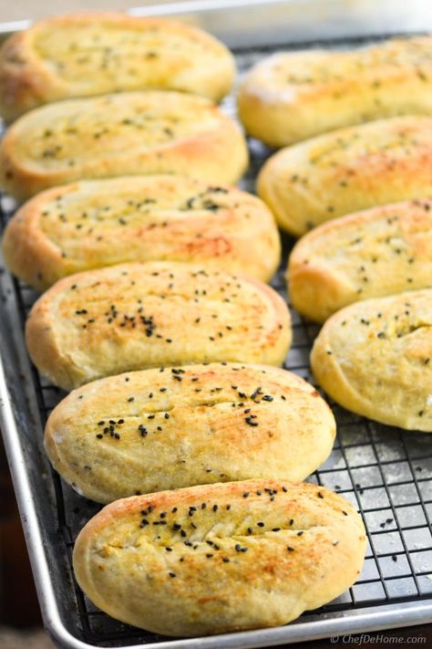 Thai Curry Dinner Rolls #vegan #dinner Dinner Rolls Vegan, Curry With Vegetables, Green Thai Curry, Curry Dinner, Vegan Dinner Rolls, Quick Dinner Rolls, Curry Bread, Green Thai, Thai Desserts