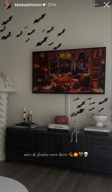 Outdoor Simple Halloween Decor, Halloween Decor For Entertainment Center, Halloween Home Decor Living Room, Halloween Couch Decor, Halloween Entertainment Center Decor, Black And Orange Living Room, Inside Halloween Decorations, Bats Decoration, Halloween Apartment