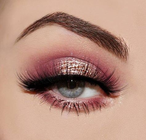 ➳ pinterest: Hayitsmollay ➳ Trucco Smokey Eye, Make Up Mata, Blue Eye Makeup Tutorial, Rose Gold Eye Makeup, Make Up Designs, Eyes Ideas, Make Up Gold, Eyeliner Tips, Mekap Mata