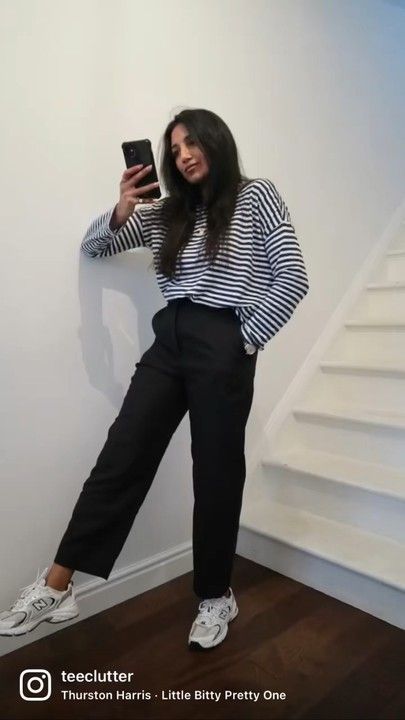 Smart Black Trouser Outfit, Smart Casual Trainers Outfit Women, Wise Leg Trousers Outfit, Barrel Leg Trouser, Long Black Trousers Outfit, Black Tapered Trousers Outfit, Black Straight Leg Trousers Outfit, Black Straight Trousers Outfit, Black Trousers White Shirt Outfit