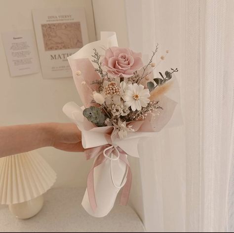 Small Cute Bouquets, Simple Dried Flower Bouquet, Small Flower Bouquet Gift, Minimal Flower Bouquet, Dainty Bouquet, Small Dried Flower Bouquet, Small Bouquet Of Flowers, Prom Flowers Corsage, Dried Flowers Crafts