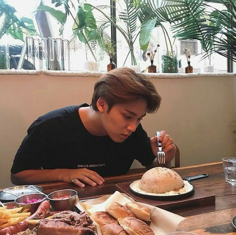 Mingyu Seventeen. Kim Mingyu. Instagramer. Boyfriend material Seventeen Icons, Seventeen Mingyu, Min Gyu, Kim Min Gyu, Won Woo, Kim Mingyu, Seventeen Debut, Mingyu Seventeen, Pledis Entertainment