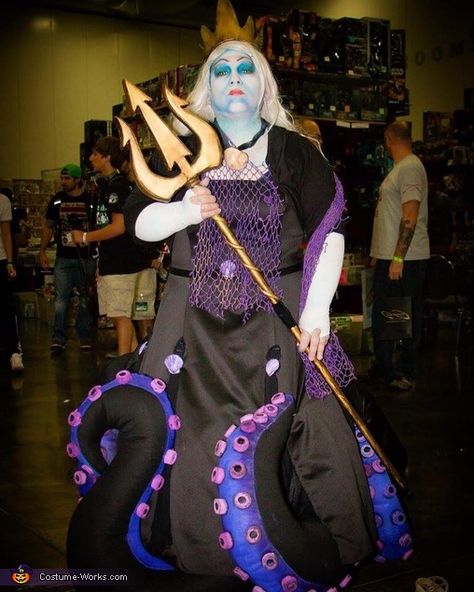 Ursula - 2015 Halloween Costume Contest via @costume_works Ursula Crown Diy, Ursula Tentacles, Ursula Costume Diy, Telecommunications Week, Ursula Sea Witch, Sea Witch Costume, Villains Halloween, Witch Costume Diy, Comic Con Outfits