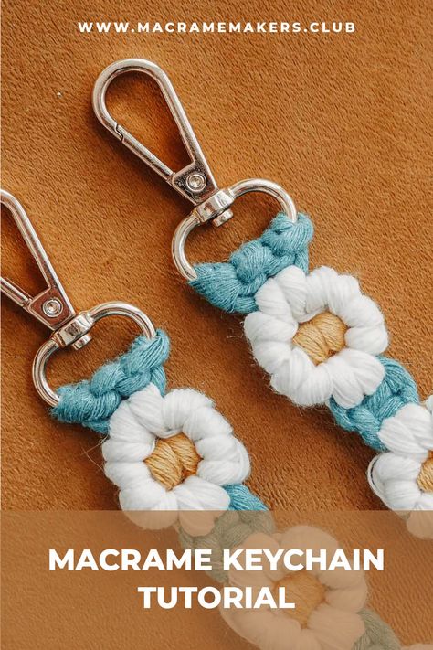 Quick and fun macrame flower keychain pattern. Make with any 3-4mm cord. Difficulty level: Confident beginner Time needed: 30 minutes Size of the finished keychain: Around 14cm [5.5"] long and 2.5cm [1"] wide Daisy Macrame Tutorial, Macrame Key Chains Free Pattern, Macrame Flower Keychain Tutorial, Flower Macrame Keychain, Macrame Keychain Diy Tutorials, Macrame Flower Tutorial, Macrame Flower Keychain, Macrame Keychain Diy, Macrame Keychain Tutorial