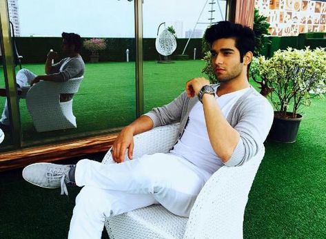 Abhishek Malik, Unseen Images, Extremely Funny, Asian Short Hair, Celebrity Biographies, Photo Pose For Man, Boy Photography Poses, Tv Actors, Boy Photography