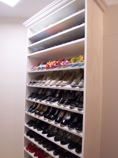 I want this...I might even have enought shoes to fill it. :o) Slanted Shoe Shelves Diy, Cost Closet, Over Door Shoe Rack, Wood Shoe Organizer, Shoe Rack Plans, Shoe Closets, Shoes Racks, Best Shoe Rack, Narrow Shoe Rack