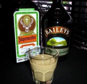 Jagermeister & Baileys together alcohol bottles with glass drink. No I don't like Jagermeister to much. Jag Recipe, Jagermeister Drinks, Jager Drinks, Yummy Shots, Good Whiskey Drinks, Whisky Cocktails, Happy Drink, Glass Drink, Alcohol Bottles