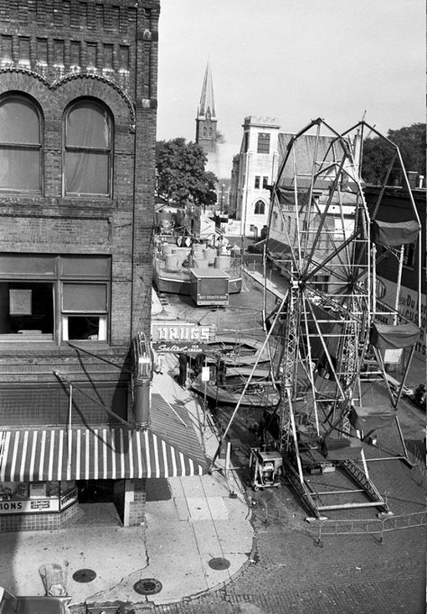 1931, downtown Mount Clemens, southwest corner of New Street and Gratiot/Main Street Mount Clemens, Detroit History, Michigan History, Detroit Area, Vintage Michigan, Metro Detroit, School Building, Pure Michigan, Famous Places