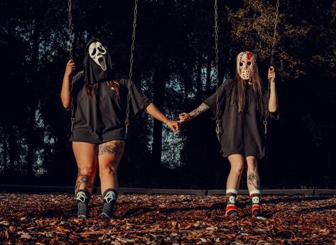 Gf Photo, Halloween Styled Shoot, Girlfriends Photoshoot, Spooky Photoshoot, Mask Photoshoot, Spooky Halloween Pictures, Spooky Pictures, Netflix Horror, Horror Photos