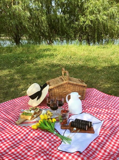 Picnic in Han River . . #picnic #green #greenery #summer #season #goodday #sunshine Picnic Set Up Ideas Simple, Picnic Theme Photoshoot, Vintage Picnic Photoshoot, Picnic Blanket Aesthetic, Prewed Vintage, Picnic Setup Ideas, Cottagecore Romance, Picnic Place, Bday Picnic