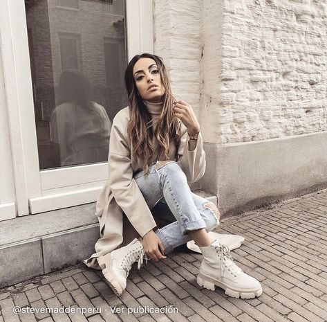 Madden Boots Outfit, Steve Madden Boots Outfit, Beige Boots Outfit, Beige Boots, Madden Boots, Steve Madden Boots, Oversized Sweater, The Trend, Boots Outfit