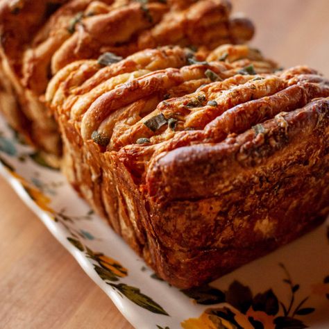 Brown Butter and Sage Pull-Apart Bread By Ree Drummond Ree Drummond Brown Butter And Sage Pull Apart Bread, Brown Butter Sage Pull Apart Bread, Pioneer Woman Pull Apart Cheese Bread, Pull Apart Biscuit Bread, Pull Apart Cheese Bread, Thanksgiving Favorites, Food Network Recipes Pioneer Woman, Cheesy Pull Apart Bread, Thanksgiving Bread