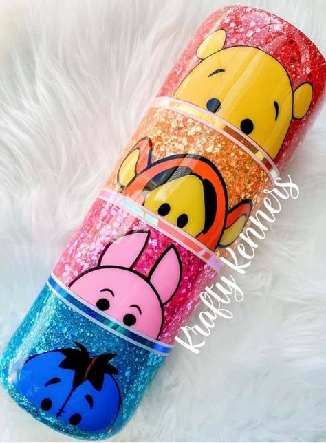 Rooster Tumbler Ideas, Disney Resin Tumbler, Disney Epoxy Pens, Simple Tumbler Ideas, Disney Tumbler Ideas, Disney Tumbler Cups, Cute Cups Tumblers, Tumblr Cup Designs, Cute Tumbler Ideas