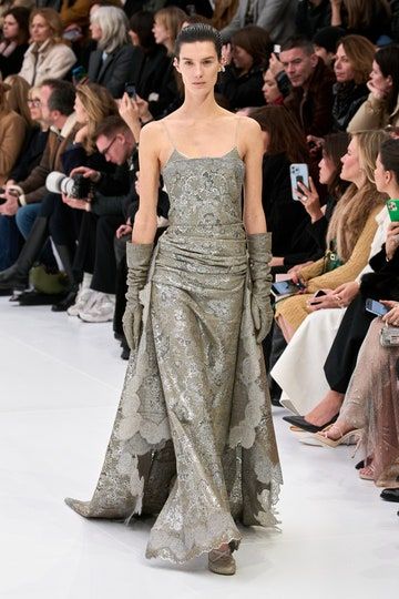 Fendi Spring 2023, Spring 2023 Couture, 2023 Couture, Grey Gown, Best Gowns, Runway Gowns, Formal Evening Wear, Spring Couture, Spring Summer 2023