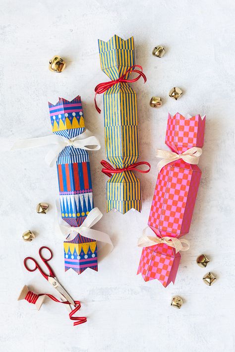 DIY Christmas Poppers! - The House That Lars Built Holiday Crackers Diy, British Christmas Crackers, Christmas Poppers Diy, Diy Crackers Christmas, How To Make Christmas Crackers, Diy Christmas Crackers Fillers, Diy Poppers, Christmas Poppers, Christmas Presents Diy