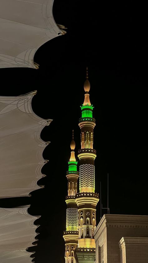 Madina Aesthetic, Madina Photo, Mecca City, Muslim Photography, Medina Wallpaper, Creative Beach Pictures, Khwaja Ji Pic, Mecca Madinah, Social Media Images Design