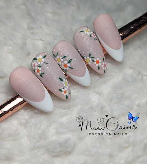 Spring nail design Printable Nail Art Practice Sheet, Lavish Nails, Printable Nail Art, Crafts Butterfly, Theme Nails, Spring Nail Design, Cartoon Nail Designs, Nail Extensions Acrylic, 3d Acrylic Nails