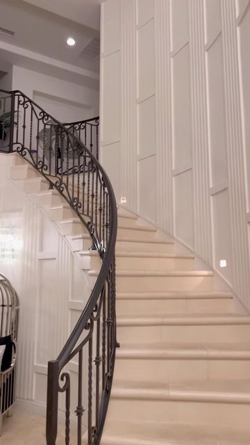 Double Curved Staircase, Staircase Moulding Design, Curved Stairs Design, Stair Wall Ideas, Staircase Curved, Staircase Accent Wall, Circle Stairs, Staircase Wall Design, Staircase Molding