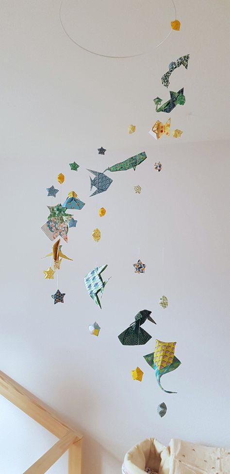 Embrace the joy of crafting and let your creativity shine through the intricate designs and techniques of paper crafts. Origami Ceiling Decoration, Small Paper Origami, Origami Ocean Animals, Origami Room Decor, Sea Origami, Sea Theme Room, Wall Origami, Origami Sea Creatures, Under The Sea Room