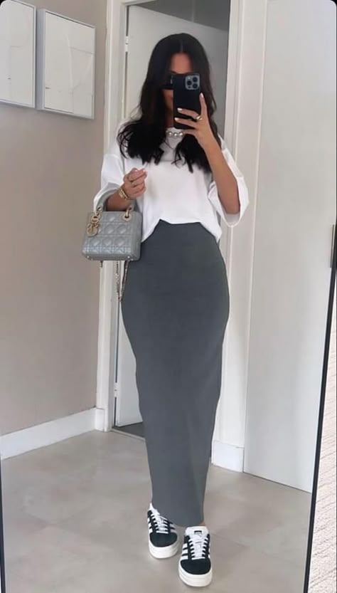 Modern Modesty Outfits, Modest Work Outfits Women, Modest Casual Outfits Summer, Skirt Outfits 2024, Church Modest Outfits, Dressing Modestly Christian, Cute Skirt Outfits For School, Modest Long Skirt Outfits, Host Outfit Restaurant