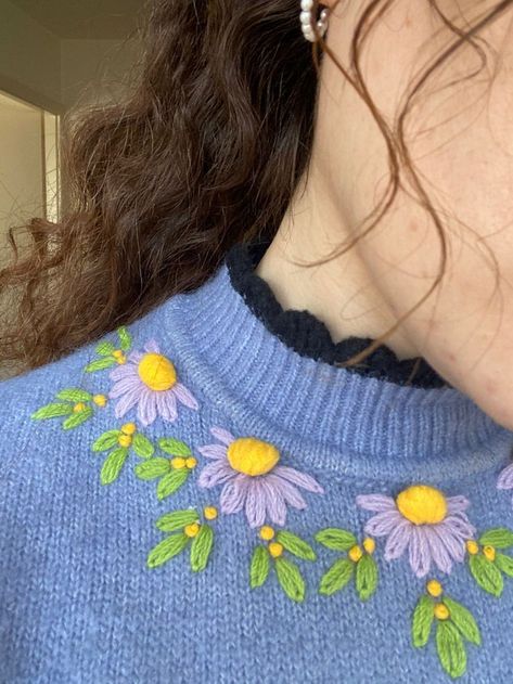 Crochet Sweater Design, Clothes Embroidery Diy, Simple Embroidery Designs, Hand Embroidery Patterns Flowers, Floral Embroidery Patterns, Wool Embroidery, Stunning Hairstyles, Handmade Embroidery Designs, Hand Embroidery Flowers