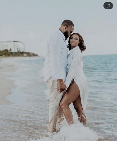 Destination Wedding Engagement Photos, Engagement Photo Shoot Beach, Beach Wedding Black, Engagement Announcement Photos, Engagement Pictures Poses, Anniversary Photoshoot, Munaluchi Bride, Couples Engagement Photos, Bride Magazine