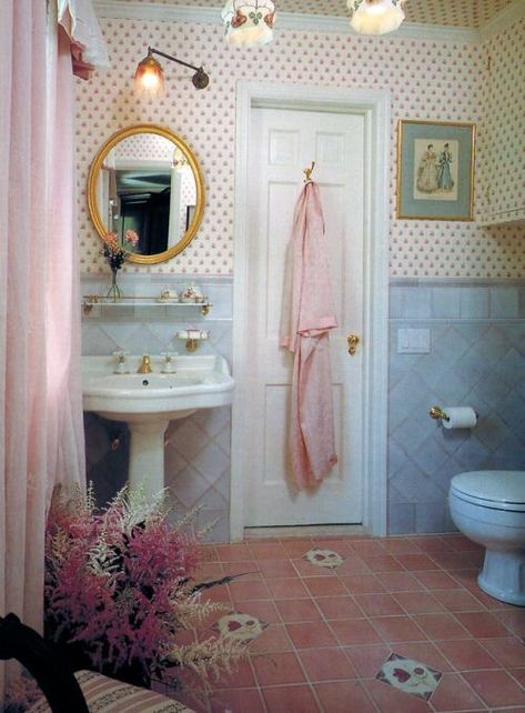 80s House Decor Interior Design, Vintage Feminine Bathroom, Vintage Floral Decor Home, Bathroom Tile Aesthetic, 1980s Decor Interior Design, 80s Inspired Bathroom, 80 House Decor, 80s Bathroom Decor, Feminine Home Aesthetic