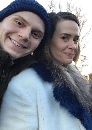 Evan And Sarah, Evan Peters Sarah Paulson, Sarah Paulson Evan Peters, Sarah Paulson And Evan Peters, Evan Peters And Sarah Paulson, Sarah Paulson Ahs, Ahs Cast, American Horror Story 3, Sarah Paulson