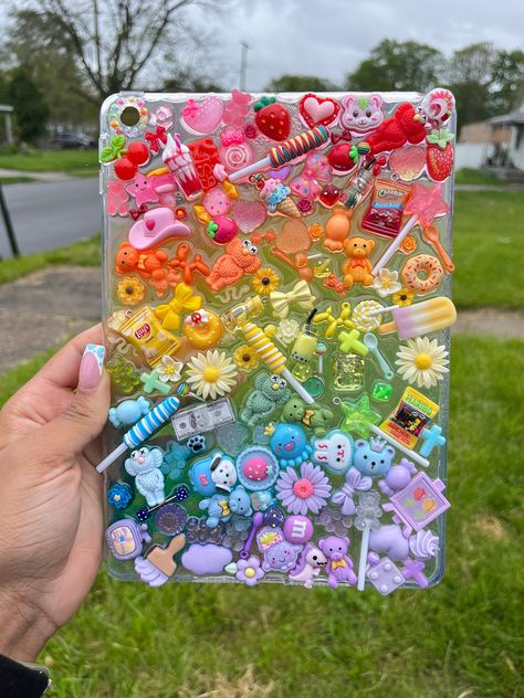 Junk Ipad Case, Junk Cases Iphone, Junky Cases, Bling Phone Cases Diy, Funky Junk Decor, Bedazzled Phone Case, Junk Case, Candy Phone Cases, Diy Gifts To Sell