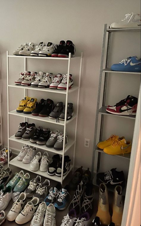 Dream Sneaker Closet, Sneaker Room Ideas Air Jordans, Sneaker Collection Aesthetic Room, Jordans Collection Wall, Shoe Collection Room Aethestic, Air Jordan Nike, Nike Off White, Mens Bedroom Decor, Sneakerhead Room