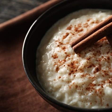 Microwave Rice Pudding, Rice Pudding Recipe Easy, Easy Rice Pudding, Old Fashioned Rice Pudding, Microwave Rice, Rice Pudding Recipes, Creamy Rice Pudding, Semolina Cake, Rice Pudding Recipe