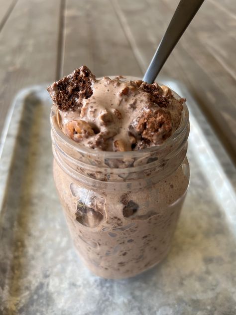 COPYCAT GEORGIA MUD FUDGE BLIZZARD Dq Blizzard Recipe Copycat, Miss Annies Home And Kitchen, Dq Recipes, Blizzard Recipe, Night Dessert, Hostess Cupcakes, Kfc Recipe, Copycat Starbucks Recipes, Taco Casserole