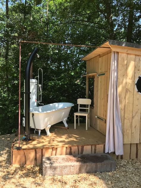 Outdoor Bath House, Outside Bathtub, Outdoor Restroom, Outside Showers, Outdoor Shower Diy, Outdoor Bathtub, Outdoor Bathroom Design, Outdoor Tub, Outdoor Baths