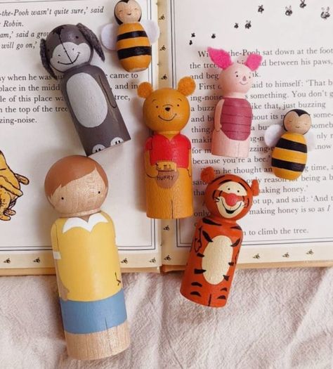 Winnie The Pooh Peg Dolls, How To Paint Wooden Peg Dolls, Homemade Gifts For Toddlers, Wooden Peg Doll Ideas, Peg People Diy, Peg People Ideas, Peg Dolls Ideas, Peg Fairies, Wooden Clothespin Crafts