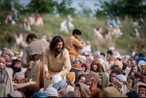 Feeding of the 5000 Jonathan Roumie as Jesus Dallas Jenkins The chosen season 3 episode 8 Jesus feeding the multitudes The Chosen Tv Series Wallpaper, Jesus Feeding The 5000, The Chosen Season 3, Dallas Jenkins, Hungry Images, Feeding The 5000, Jesus Feeds The 5000, Feeding Of The 5000, Jesus Feeds 5000