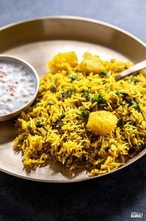 Tehri Recipe | Tahri (UP Style Vegetable Rice) Tehri Recipe, Cumin Rice, Mango Curry, Whole Spices, Jeera Rice, Quick Side Dishes, Spicy Rice, Vegetable Rice, Roasted Cashews