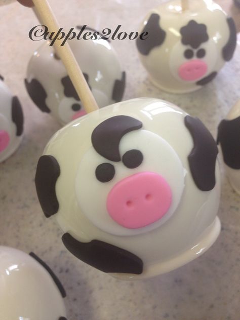 Farm animals inspired candy apples. Cow Print Candy Apples, Farm Party Favors, Gourmet Candy Apples, Chocolate Covered Apples, Farm Themed Party, Chocolate Apples, Gourmet Candy, Horse Birthday Parties, Apple Dip