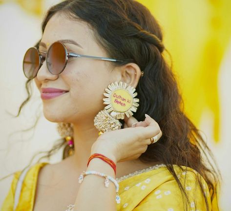 Special earrings & brooches for the bride squard to shine at the bride's Haldi! 🌼😍 To order, drop us a DM! . #GirlsofKrafted @choudhary._.saloni Sent us these beautiful pictures from the ceremony! 💗 . . . . . . #KraftedwithHappiness #craftedwithhappiness #haldijewellery #haldiceremony #haldioutfit #indianweddinggifting #indianweddingbuzz #indianweddingstyle #bridesmaidoutfit #maidofhonorgift #maidofhonour #bannokisaheli #bridesmaids #dulhankibehen #dulhaniyaearrings #dulhania #teambride #du Earrings For Haldi, Special Earrings, Indian Wedding Gifts, Haldi Outfit, Haldi Ceremony, Maid Of Honour Gifts, Bridesmaid Outfit, Team Bride, To Shine