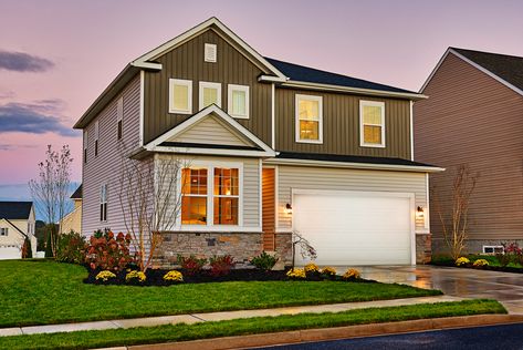 Pearl model home at sunrise | Hagerstown, Maryland | Richmond American Homes Dream House Modern, Richmond American Homes, Hagerstown Maryland, House Loft, House Design Exterior, Home Design Floor Plans, Modern Beach, Dream House Rooms, House Design Kitchen