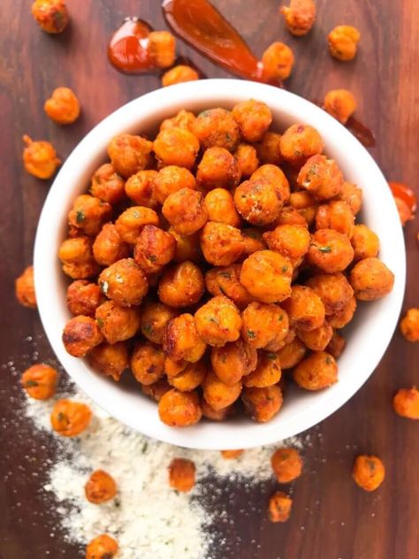 Simple, healthy, and easy game day snack recipe. Buffalo Ranch Roasted Chickpeas are crunchy garbanzo beans covered in buffalo wing sauce and ranch mix. Gluten free and vegetarian. #gamedayrecipes #buffaloranch #roastedchickpeas Ranch Corn, Football Party Food Ideas, Football Party Appetizers, Turkey Wrap, Chickpea Recipes Roasted, High Fiber Snacks, Crunchy Chickpeas, Ranch Mix, Buffalo Wing