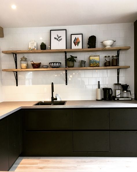 Kitchen Shelving Ideas Modern, Kitchen Shelf Design, Kitchen Light Fixtures, Stylish Kitchen Design, Minimal Kitchen Design, Kitchen Shelf Decor, Kitchen Wall Shelves, Small Apartment Interior, Kitchen Decor Apartment