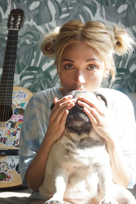 Photo Ideas At Home, Girl With Dog, Pug Photos, Dog Girl, Model Shoot, Shoot Inspiration, Pug Dog, Dog Dog, Dog Pet