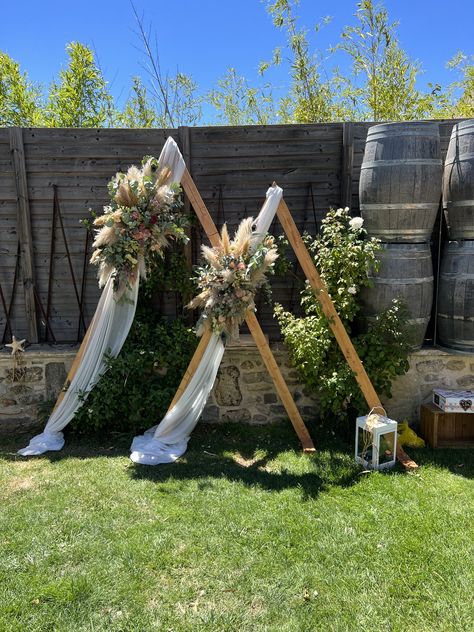 Triangle Arch Decoration Wedding, Triangle Arch Decor, Diy Wedding Arch Outdoor, Unique Wedding Ideas Diy, Triangular Arch, Rustic Barn Wedding Decorations, 25th Wedding Anniversary Party, Wedding Theme Color Schemes, Anniversary Plans