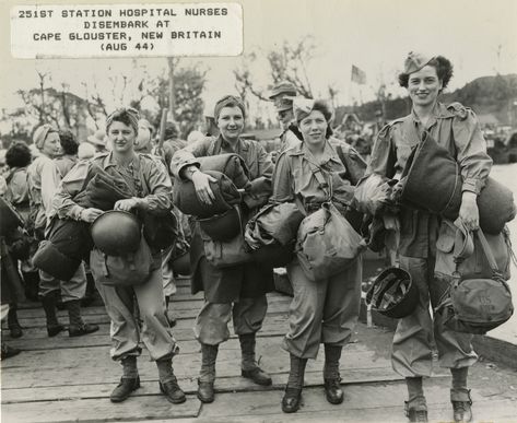 Four nurses in standard issue Army uniform carry all their gear during disembarkation onto Cape Gloucester, New Britain in August 1944 | The Digital Collections of the National WWII Museum : Oral Histories Vintage Nursing, Wwii Women, Nursing History, Greatest Generation, Don Pedro, Army Nurse, Ww2 History, Vintage Nurse, Nurse Stuff