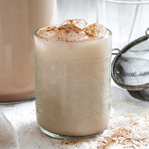 Vegan Horchata Recipe, Dairy Free Horchata, Horchata Recipe Mexican, Vegan Horchata, Horchata Drink, Mexican Horchata, Homemade Horchata, Horchata Recipe, Vegan Drinks Recipes