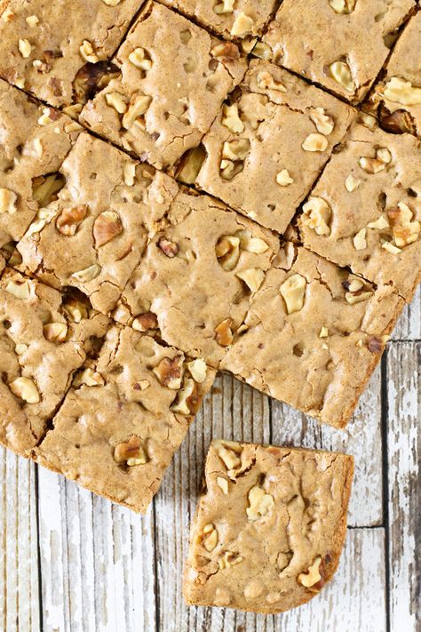 Chewy, delicious gluten free, vegan maple walnut blondies from @sarahbakesgfree. Walnut Blondies, Better Homes And Gardens Cookbook, Blonde Brownie, Dairy Free Vanilla Ice Cream, Sans Gluten Sans Lactose, Blondie Brownies, Gluten Free Brownies, Maple Walnut, Gf Desserts