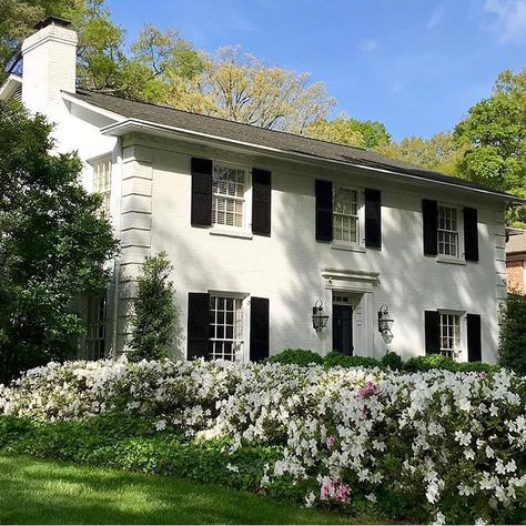 White Stucco House, Stucco House, Mansion Exterior, Black Shutters, Stucco Homes, London Areas, Gorgeous Houses, Exterior Remodel, White Farmhouse