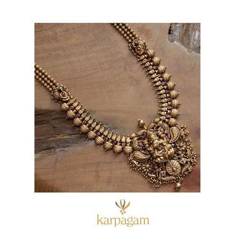 Aaram Gold Designs, Unique Gold Jewellery, Antique Gold Jewelry Indian Unique, Antique Necklace Gold, Indian Wedding Jewelry Sets, Temple Jewelry Necklace, Antique Necklaces Design, Gold Jewelry Outfits, Antique Gold Jewelry Indian