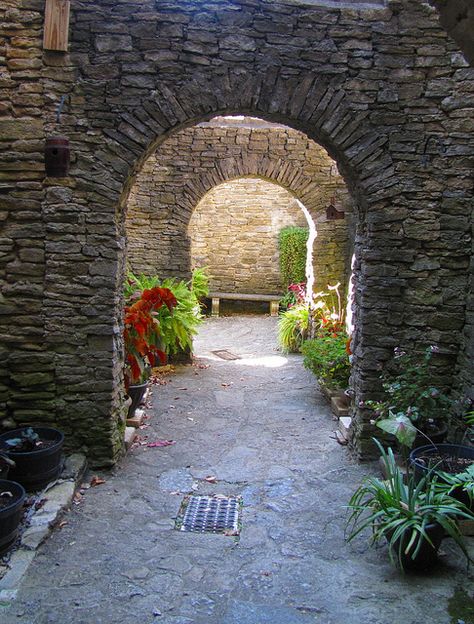 Loveland Castle, located in Loveland, Ohio, just outside of Cincinnati. By tcpix on flicker Cincinnati Photography Locations, Loveland Castle, Arch Ways, Ohio Adventures, Loveland Ohio, Cincinnati Museum, Penn Station, Ohio Travel, Italian Restaurants