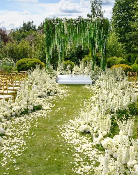 26.08.2020 Walkway Decor Wedding, Dance Floor Flowers, Flower Walkway, Floral Dance Floor, Wedding Dance Floor Ideas, Vidhi Mandap, Ceremony Styling, Wedding Dance Floor, Modern Wedding Theme